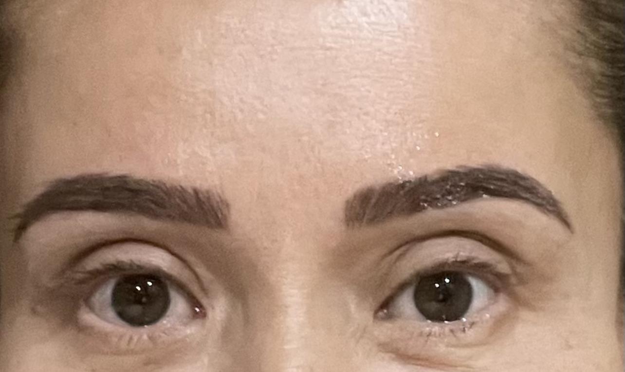 Cejas con efecto polvo